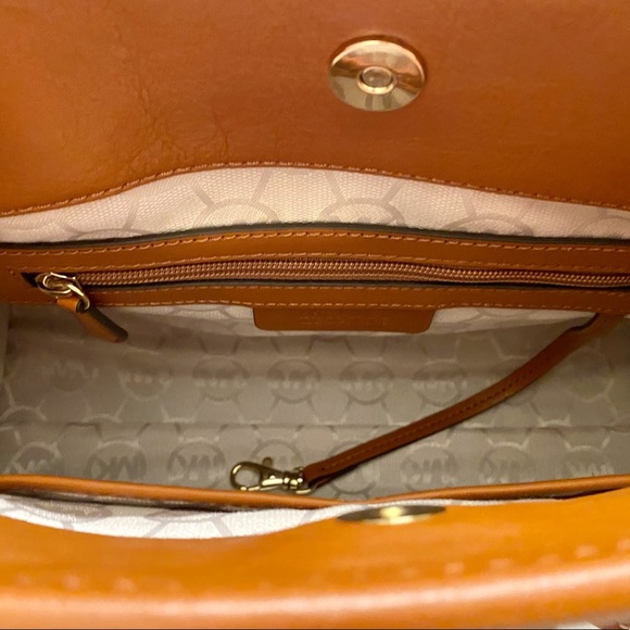 Michael Kors Hamilton Mono Stripe Shoulder Bag - Picture 9 of 12